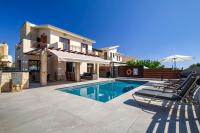 Modern Villa HG08 Pyrinas with Amazing Golf Views, in heart of Aphrodite Hills - Chambres d'hôtes Kouklia