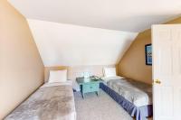 Dog-friendly, bayfront home w/rocky beach, full kitchen, washer/dryer & firepit - Chambres d'hôtes Gouldsboro