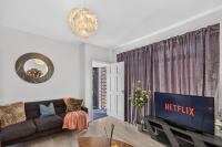 Briarwood Modern 2 Bed House - Games Room, Free Parking, Fast Tram to Centre, Etihad & Fast Wifi! - B&B Manchester