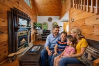Family Retreat Hot Tub Game Room 5 mi Dollywood - Chambres d'hôtes Pigeon Forge