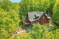 Luxury Cabin with Private Waterfall & Hot Tub - B&B Sevierville