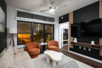 Elegant 2BR-w Parking, Near Riverwalk & Conv Ctr - B&B San Antonio