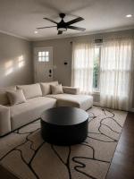3BR Modern Hilltop Home 5 min to ATL Airport - B&B Atlanta