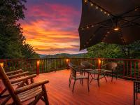 Secluded Mountain Paradise Hot Tub Firepit View - B&B Sevierville