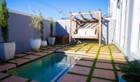 Stylish, Well Equipped Family Home in Quiet Claremont with Mountain Views - Bed and Breakfast Kaapstad