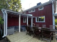 12 people, 4 bedrooms, close to the city center with a large deck - B&B Tampere