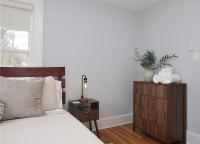 Renovated Modern 2BR upper level flat walk to restaurants-min to DukeDTHosp - B&B Durham