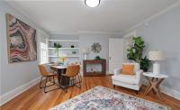 Renovated Modern 2BR upper level flat walk to restaurants-min to DukeDTHosp - B&B Durham
