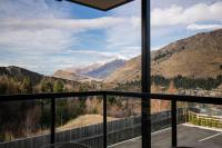 Modern Apartment with Mountain Views-free parking - Bed and Breakfast Queenstown