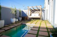 Stylish, Well Equipped Family Home in Quiet Claremont with Mountain Views - Bed and Breakfast Kaapstad
