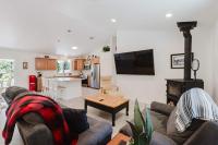 Riverfront Retreat- Paddle & Unwind Dogs OK - B&B Bend