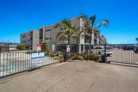 Beachfront 2BR Harbor Condo w Ocean View Balcony - Bed and Breakfast Oceanside