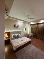 Golden Bliss studio near Expro mart, omaxe ITC building - B&B Greater Noida