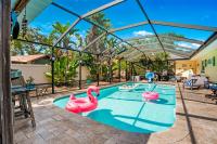 Coastal Luxury! Mins to Beach, Heated Pool, Tiki Bar - B&B Largo