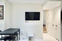 3 Beds Entire House w 1 free Parking - Good location - B&B Vancouver