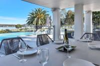 Lake Palm Resort Luxury Retreat absolute Waterfront on 3 acres at Lake Macquarie. - B&B Tayar Creek