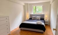 Grand East Side Home, Spacious & Cozy 3 Bedroom Retreat - B&B New York