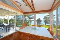 Lake Macquaries' Edgewater Lakehouse at Morisset Memories - B&B Morisset East