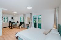 Studio mit Balkon