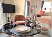 SunSea Okinawa Stunning Ocean View 2BR Sleeps 6 20 min from Airport 3 min to Shopping Mall - B&B Urasoe