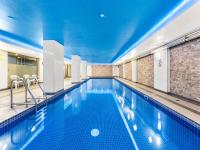 Elevated CBD Retreat - Views & Pool & Sauna! - B&B Melbourne