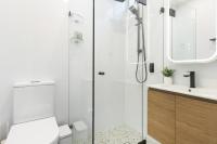 Stylish Studio with Rooftop Harbour Views - Bed and Breakfast Sydney