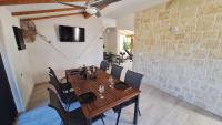 Mala Vila - Cute house with a Large Terrace - B&B Ždrelac