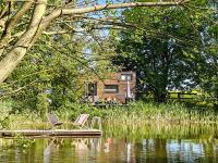 Tiny House am Naturteich mit Grill & Kamin - bis 5 Personen - Bed and Breakfast Großharthau