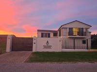 Ocean Mooring Beach House - Garden Apartment - 4 Bedrooms - Chambres d'hôtes Port Alfred