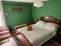 Little B - Artist owned boutique apartment near Southsea Beach - Bed and Breakfast Portsmouth