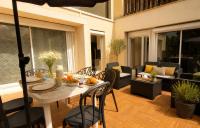 Grand appartement 4 chambres - grande terrasse - Cergy Centre - Bed and Breakfast Cergy