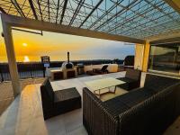 淡路島の絶景サンセットとサウナ,ジャグジー付大人一棟貸切ヴィラ - Bed and Breakfast Awaji