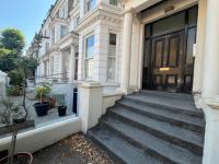 Bright Victorian Apartment Near Holland Park - B&B London