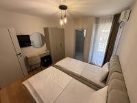 Zweibettzimmer mit Balkon