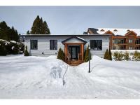 Four Seasons House Close to Lakes & Skiing - B&B Saint-Donat-de-Montcalm