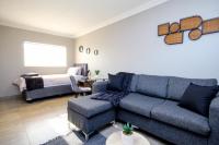 Scheunberg 3 Modern Bachelor 1st Floor Flat - B&B Centurion