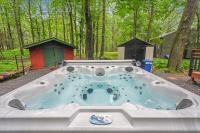 A-Frame Retreat - Hot Tub Fire Pit & Fireplace - B&B Locust Lakes Village