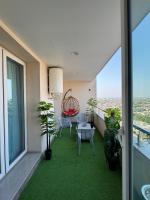 Presidential 2 Bedroom Apartment With Balcony & City Views in Gold Crest Residency - Bed and Breakfast Lahore