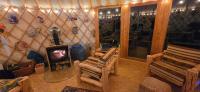 02 JURTA hnědá v jablečném sadu - B&B Chotětice