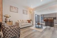 Beaconsfield Manor | Sleeps 7 | Free Parking - B&B Chester