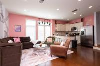 Lipstick & Boots - Luxury 3-Level Condo with Private Garage near Music Row - B&B Nashville