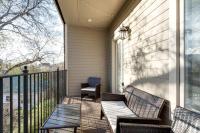 Lipstick & Boots - Luxury 3-Level Condo with Private Garage near Music Row - B&B Nashville