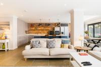 Large & Modern 4Bed Family Home - Pass the Keys - Ferienwohnung Warwick