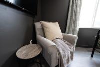 Boutique Basement Suite King Bed Ski Access - B&B Bluffdale