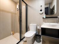 1 minute to the subway entrance Mrt Huai Khwang Most cozy room in this city central The condo has an infinity swimming pool and gym on the top floor - Chambres d'hôtes Bangkok