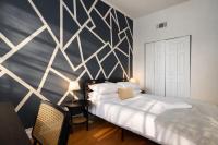 Flexhome Ukrainian Village 2BR - Private Balcony & Walkable Location - B&B Chicago