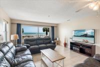 Sea Breeze 101, pool, hot tub, beach front, free parking for 2 cars - Bed and Breakfast St. Pete Beach
