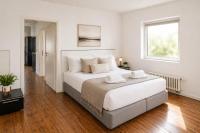 NUJU Rentals - 4-Zimmer, 10 Gäste, Wintergarten & Terrasse & Parkplatz - Chambres d'hôtes Bielefeld