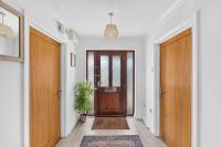 Goldhawk House I Detached I 4 Bedroom I Excellent Location I Driveway Parking I Fast WiFi I Smart TVs I Self-Check-In I By Yoko Property - Chambres d'hôtes Milton Keynes