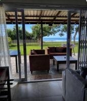 Serenity Six Beach House - B&B Hibberdene